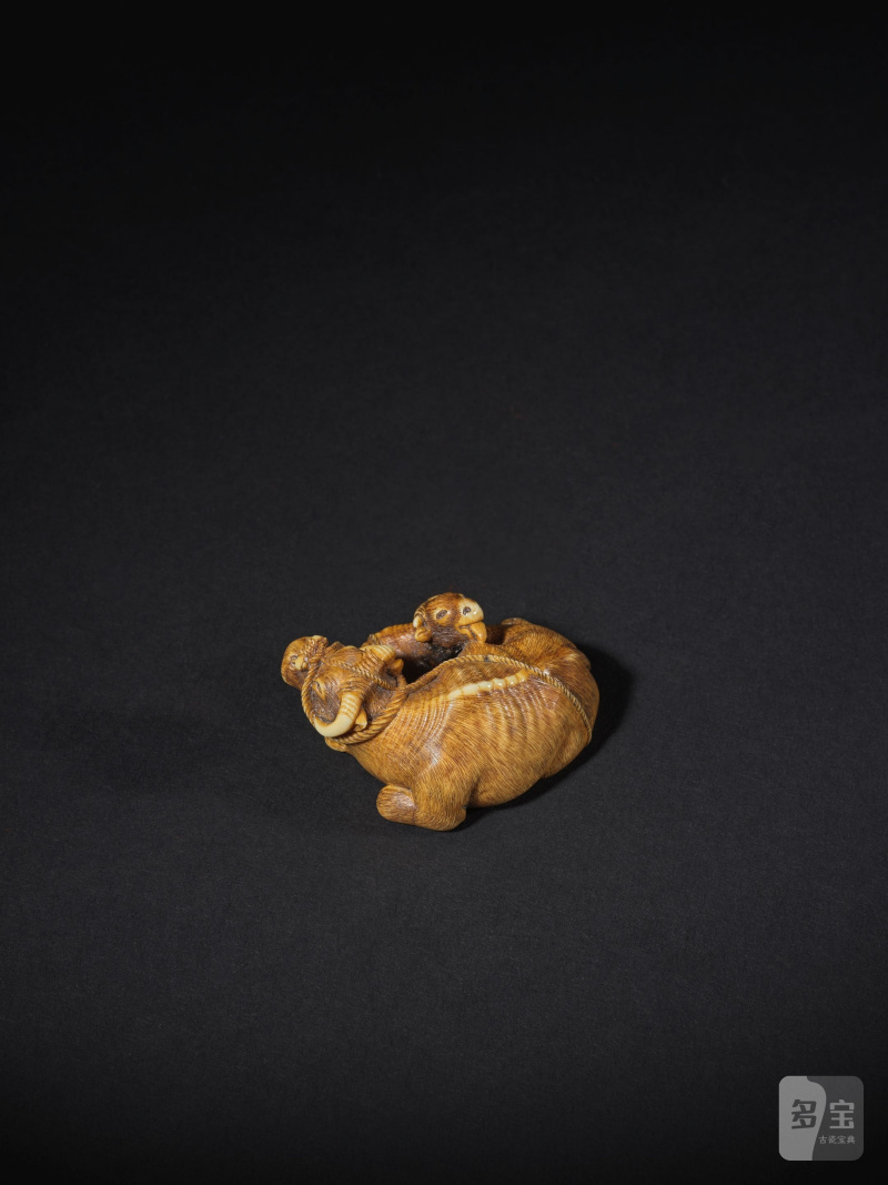 象牙彫根付 親子牛 伝龍光齋壽玉 銘「寿玉」 19世紀後期 | NETSUKE EN IVOIRE REPRÉSENTANT UNE VACHE ET SON VEAU - 图5